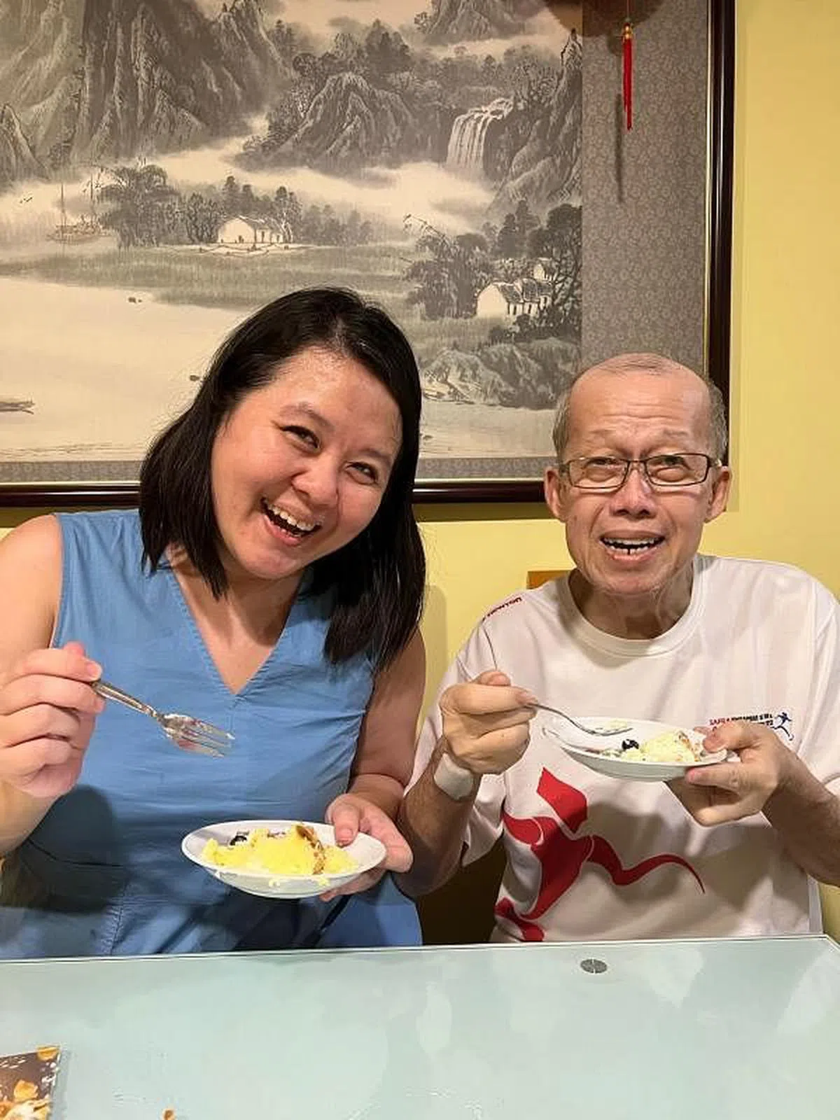  女儿卓莕涵分享与父亲生前的合照。（受访者提供）