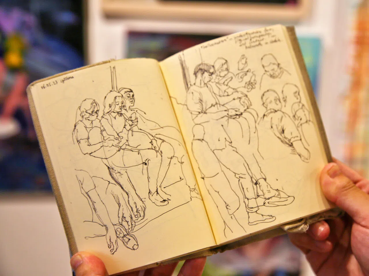 陈智伟随身携带素描本，十几年如一日观察生活中的人事物。（特约摄影陈福洲摄）