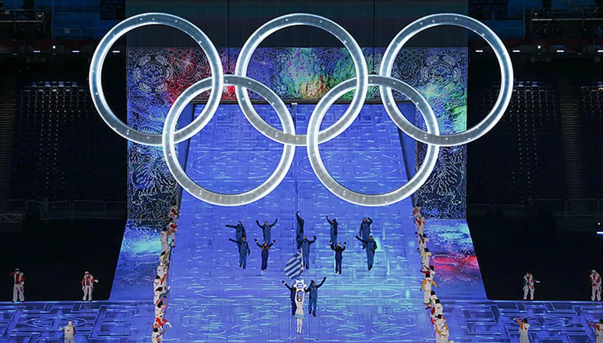 北京冬奥会开幕式的运动员入场环节。图为希腊代表团进场。（新华社）