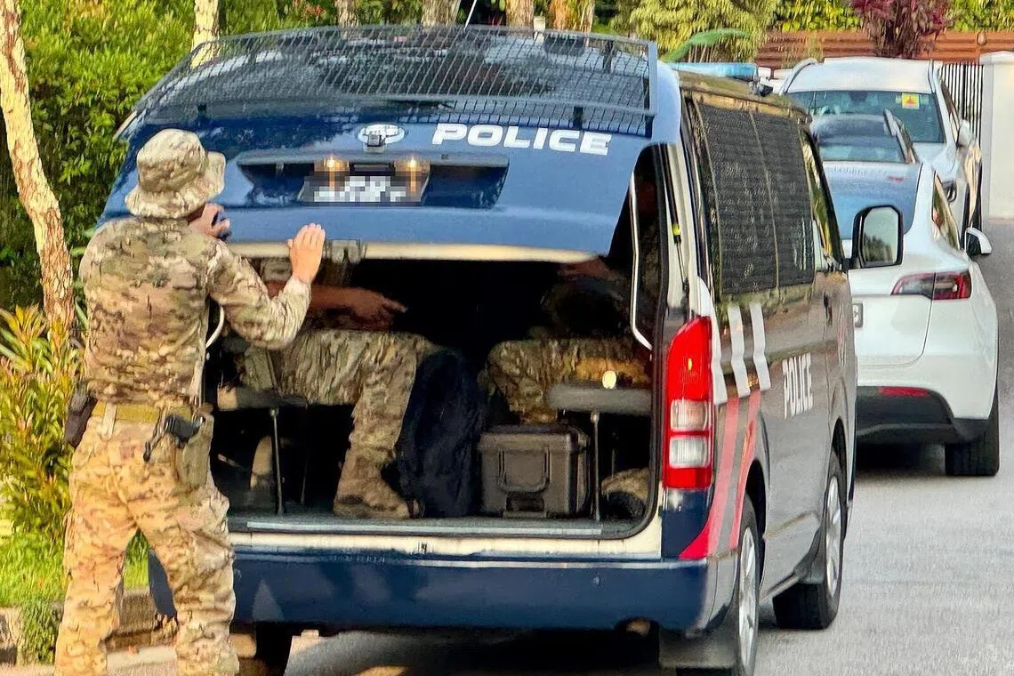 警方接获报案后，派出警队特别行动指挥处的特警和辜加警察到场展开搜捕。（邝启聪摄）