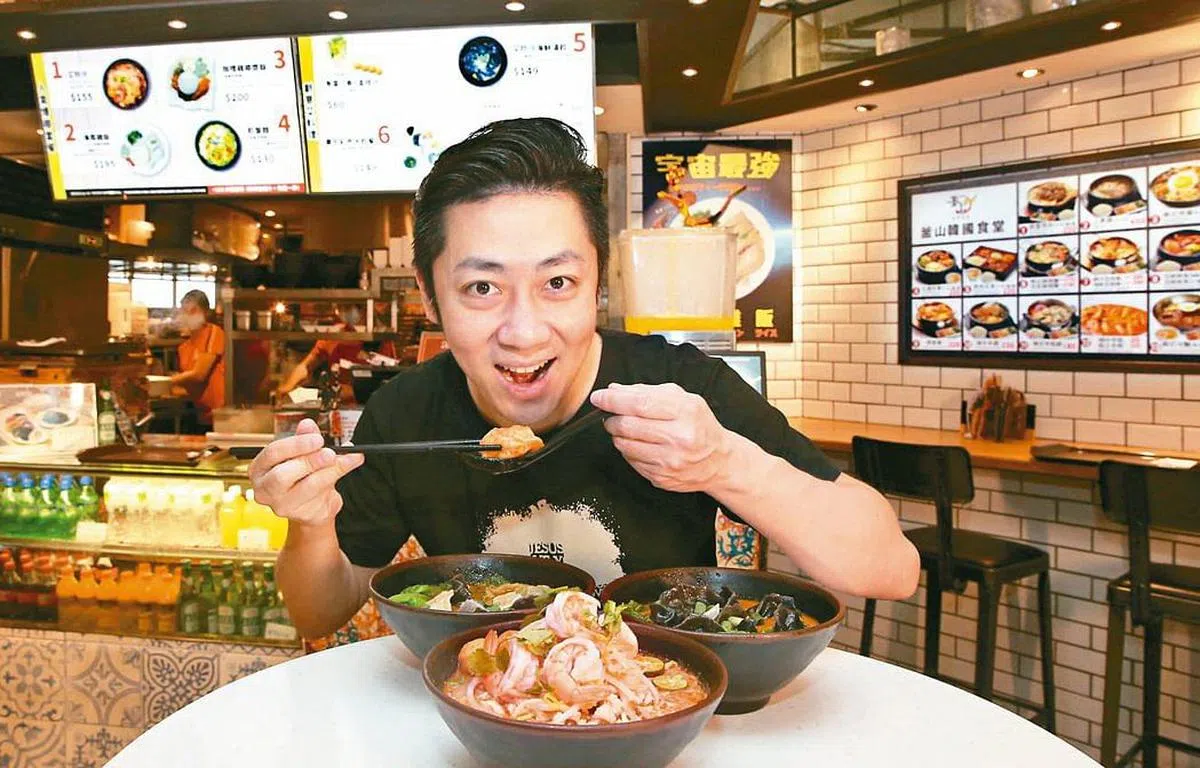 艾成和王瞳的饮食生意在疫情期间受到冲击。（互联网）