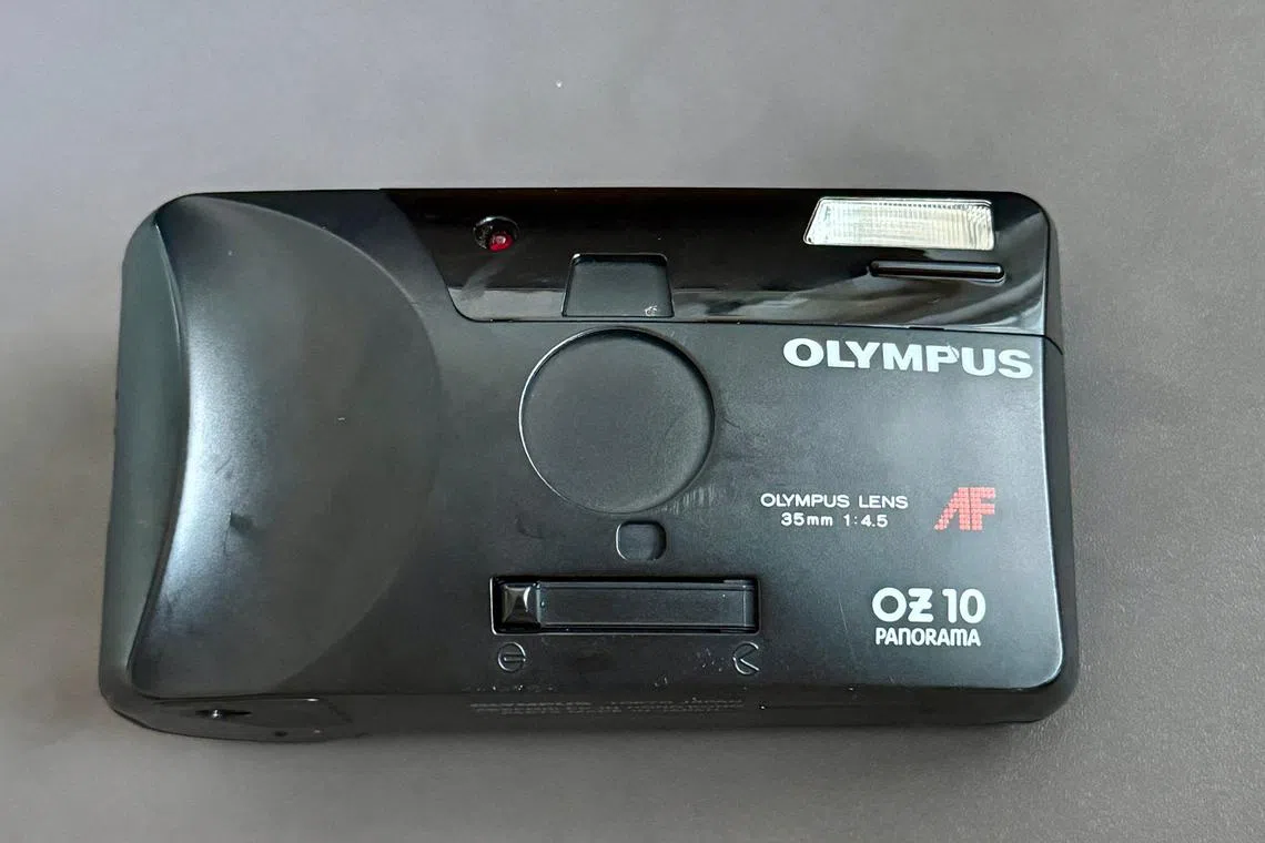 胶片机属于那些会消失的事物，就像它记录下的某个幸福瞬间一样，转瞬即逝。（作者提供）