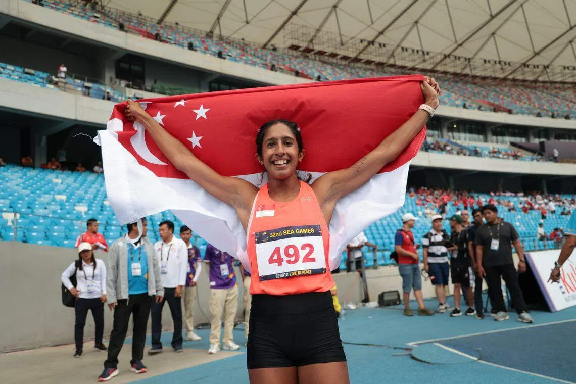 这是珊蒂第三次在东运会女子200米赛跑中夺冠。（李冠卫摄）