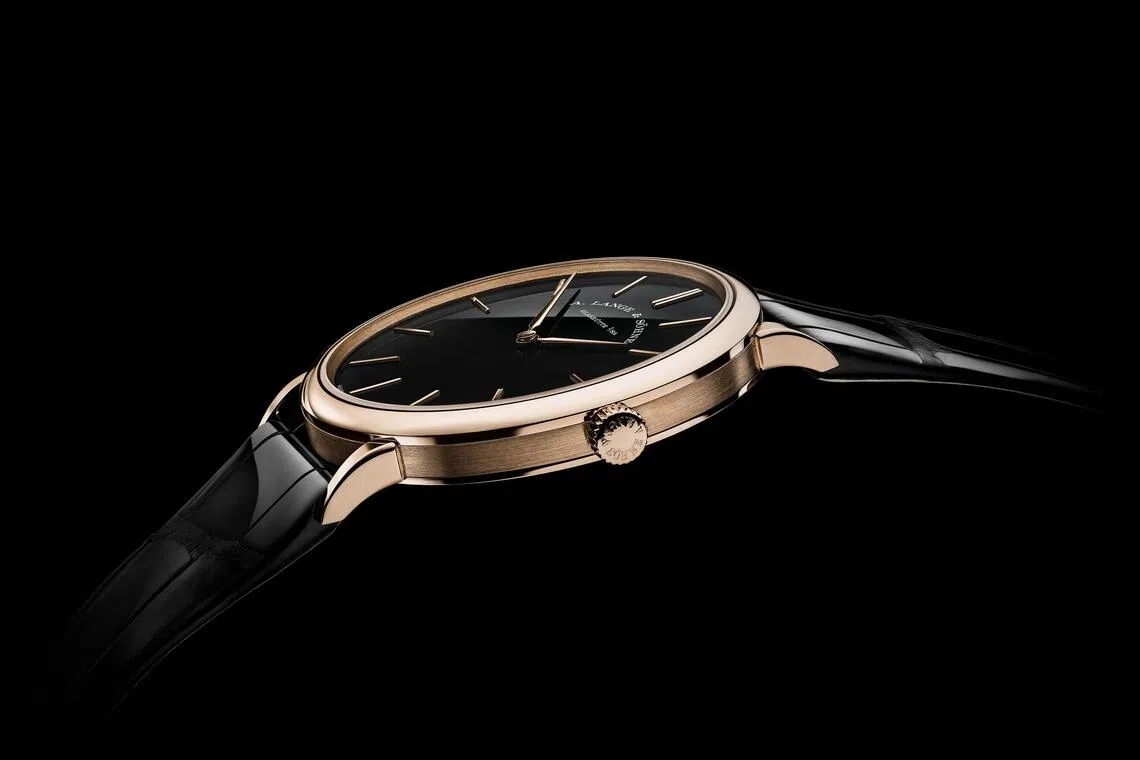 朗格独家合金750蜂蜜金以肉眼可辨的暖金色调著称，其硬度与耐磨性相较传统黄金更高。（朗格提供）