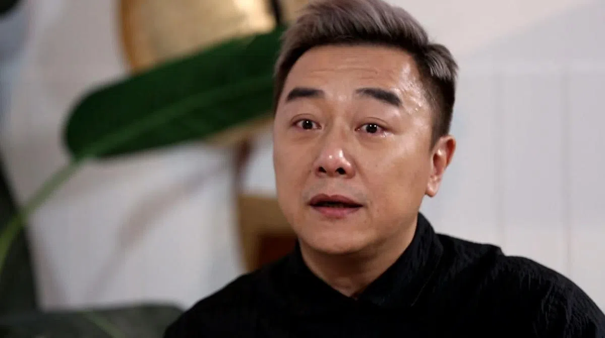 节目组播放爸爸的视频，弄哭郭亮。（视频截图）