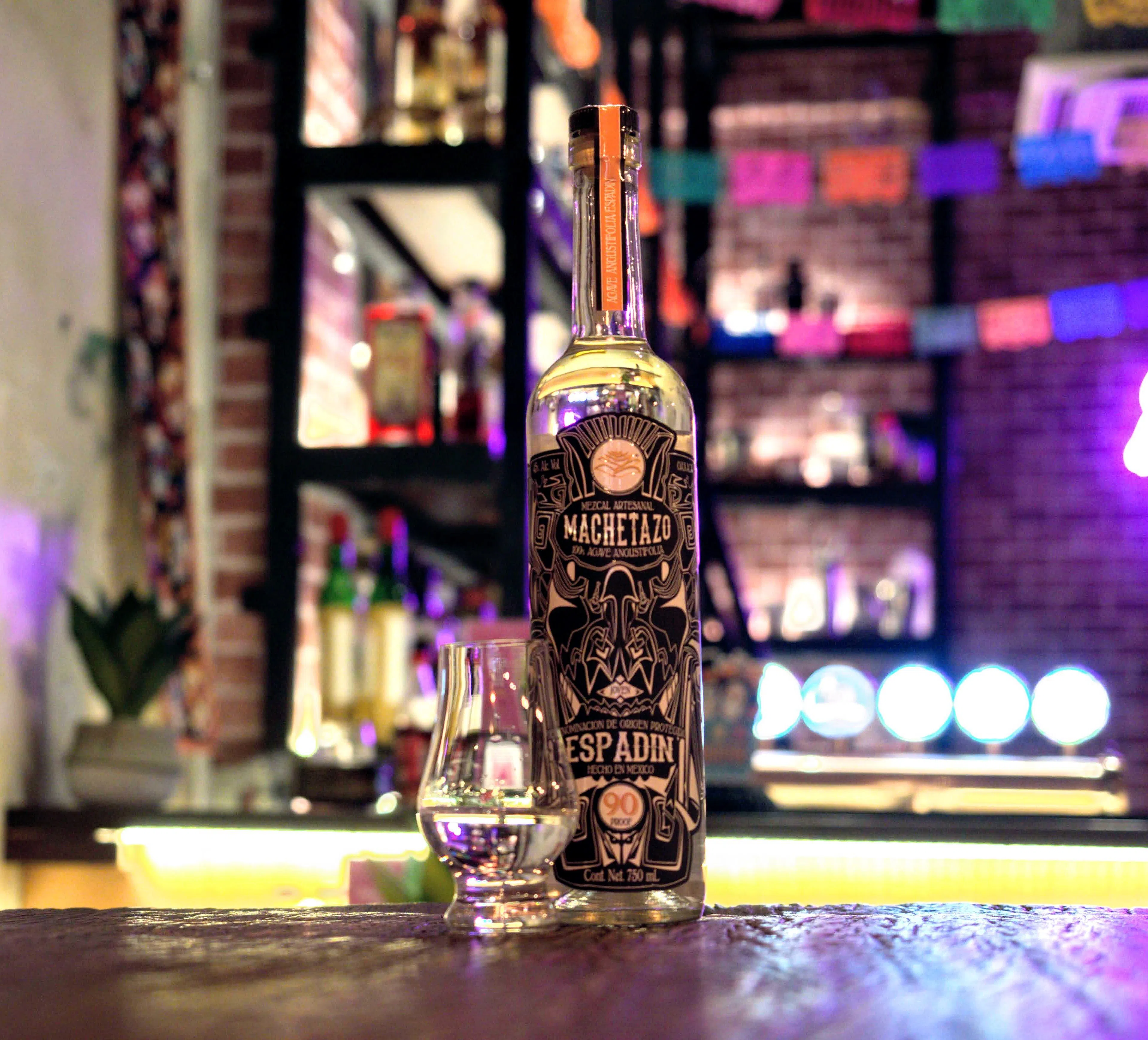 梅斯卡尔酒（Mezcal）在本地需求尤其旺盛，图为参展的品牌Mezcal Machetazo。（主办方提供）