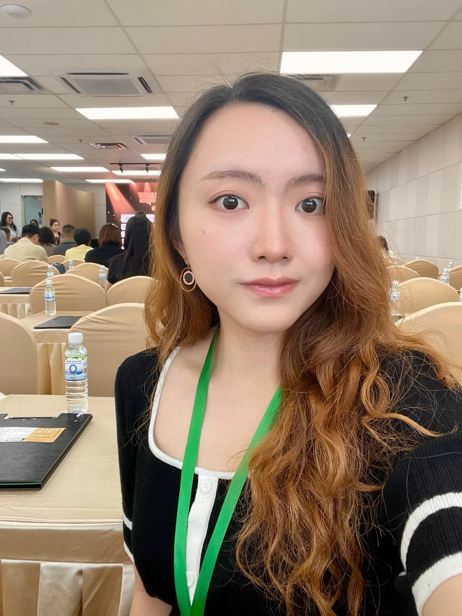 特训营正式开课前，作者怀着期待提前入场就座，等待导师登场。（作者提供）