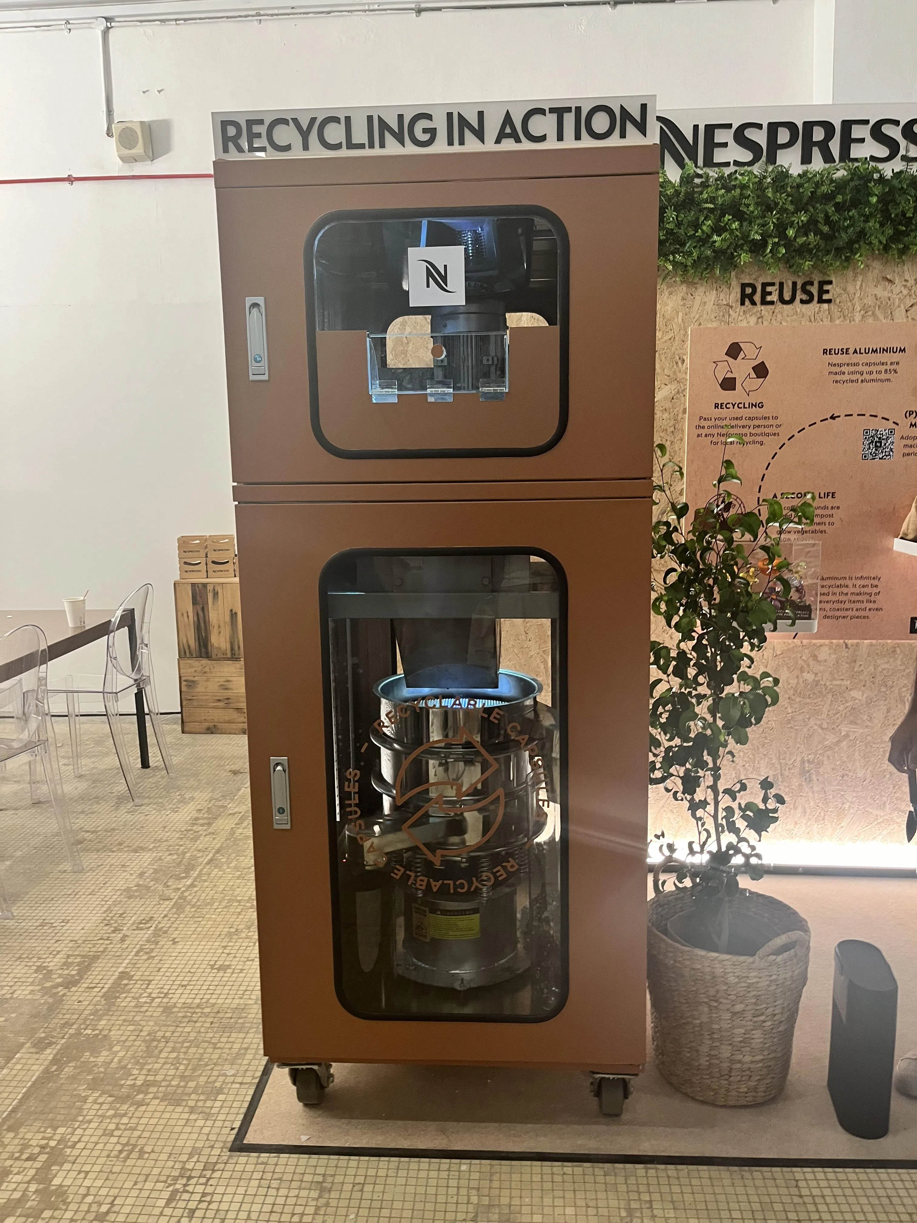 Nespresso除了提供免费咖啡，也让公众看到咖啡胶囊的回收和再循环机制。（陈映蓁摄）