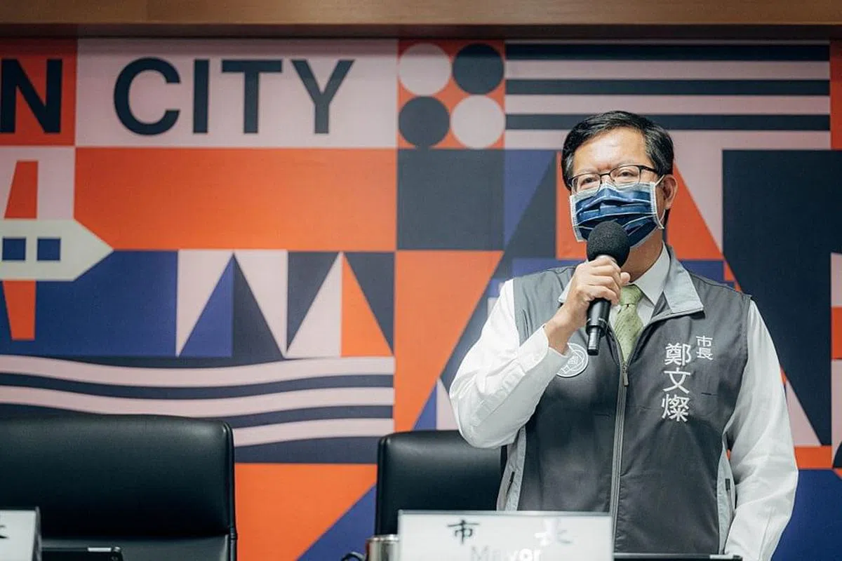 桃园市长郑文灿被认定学位论文抄袭，被撤销硕士学位，接下来他想选民进党主席，恐怕也不成了。（互联网）