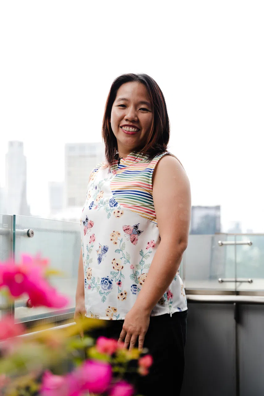 黄钰清在本次女性创业孵化器比赛以有趣不俗的展示方式呈现她的商业方案，荣获最佳提案呈现奖。（新加坡管理大学提供）