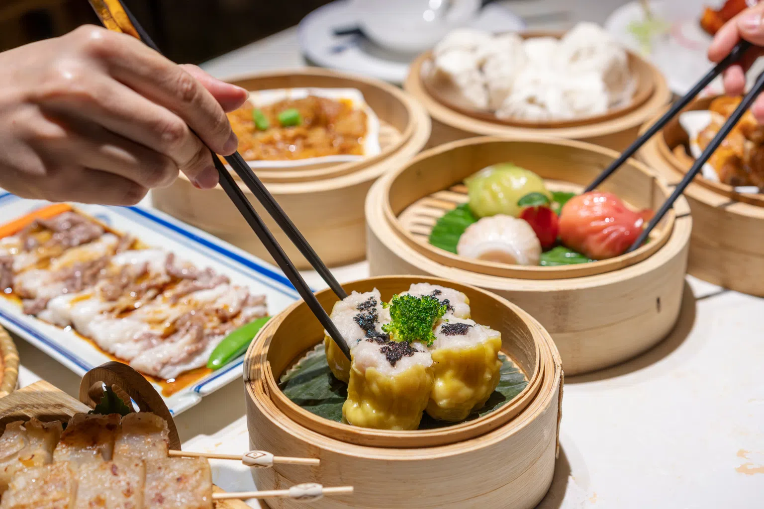 从虾饺到烧卖，广式早茶“一盅两件”的每一道点心都是粤菜精致讲究的体现。（Getty Images）