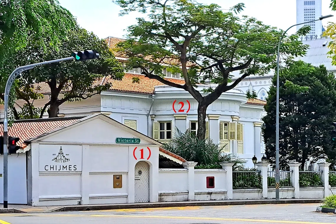 赞美广场乃圣婴女修道院的前身，面朝维多利亚街的 （1）“希望之门”和 （2）古德威尔屋，让被遗弃的女孩重获新生。（作者提供）