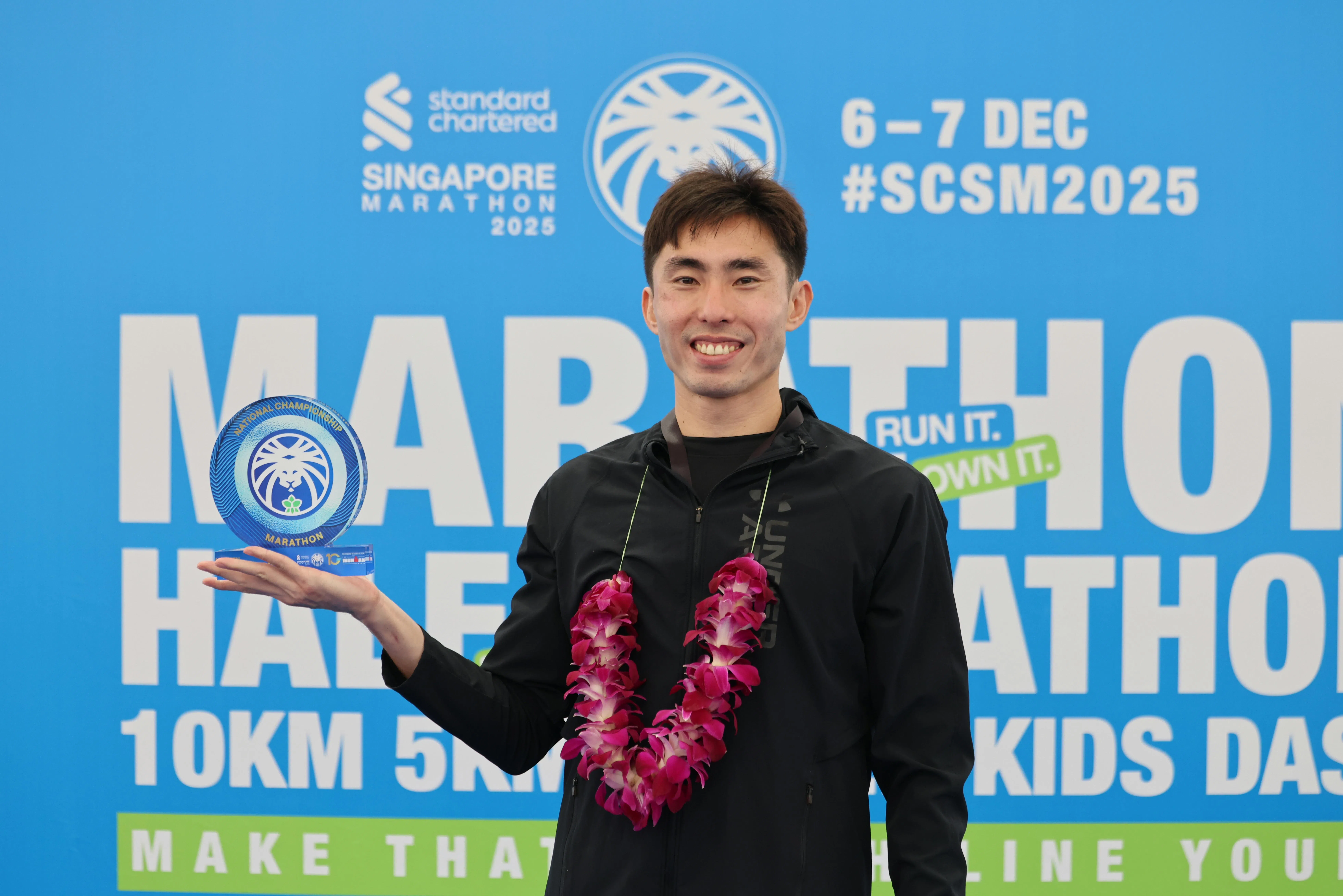 苏睿勇认为，背靠背跑半马和全马还是有挑战，但这证明他有跑超级马拉松（一般不短于50公里）的潜力。（梁麒麟摄）