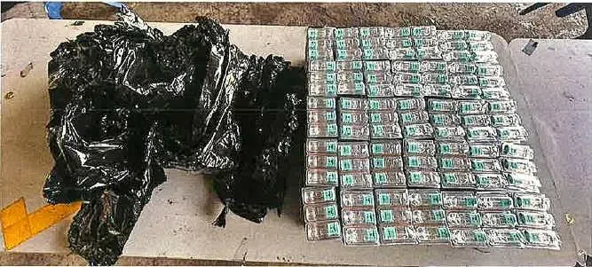 被告的电单车在兀兰关卡被搜出1050个丧尸烟弹，这些烟弹的黑市值约为7万3500元。（取自法庭文件）