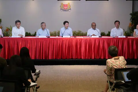 【新内阁】黄总理委任四名关键部长 没委任第二名副总理