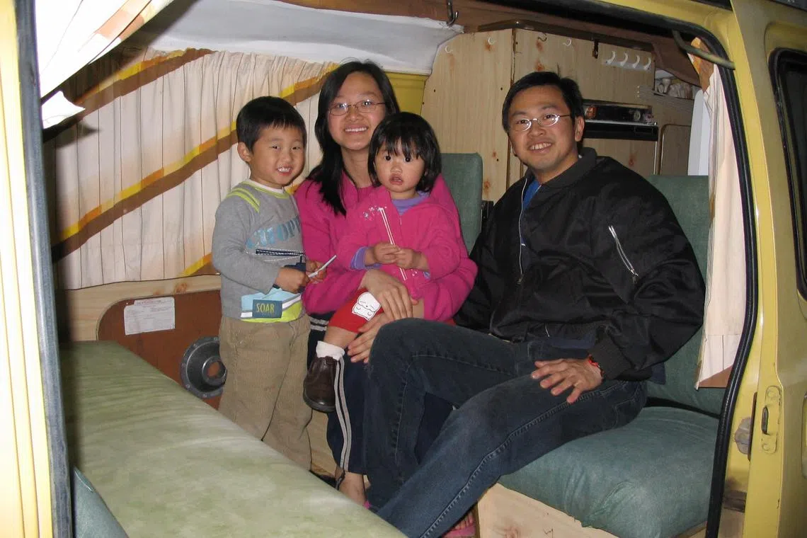 林来福在澳大利亚进修时，带着妻儿以露营方式玩遍半个澳洲。（受访者提供）