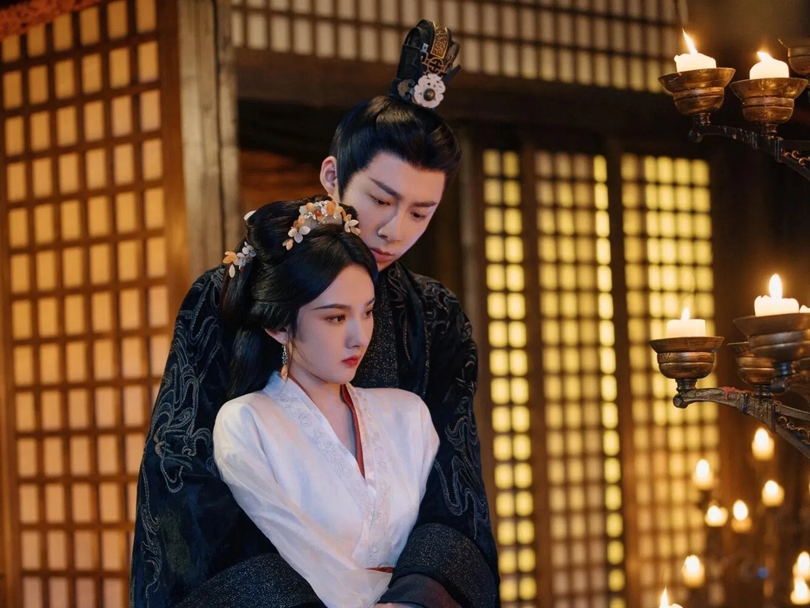 刘宇宁在《折腰》演绎的乱世枭雄魏劭，与宋祖儿饰演的小乔CP感十足。（互联网）