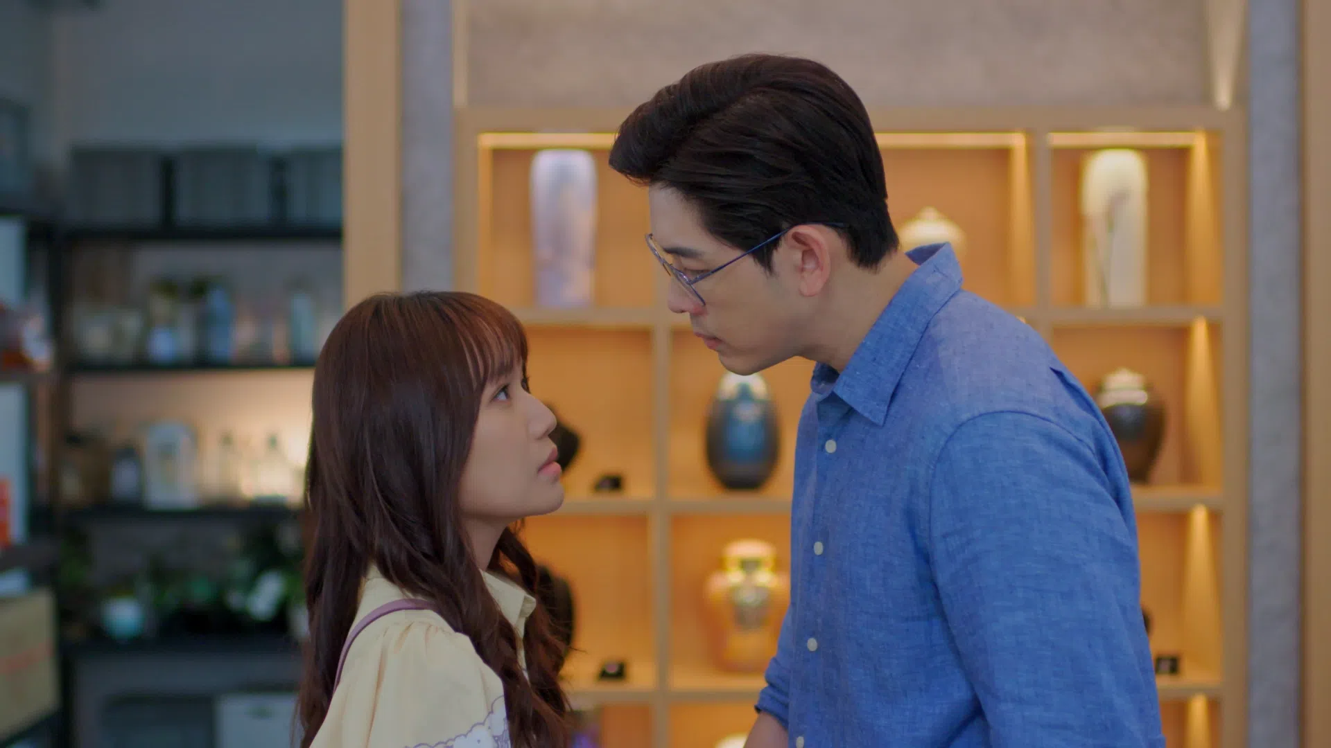 陈罗密欧（右）和文慧如在剧中有感情戏。（新传媒提供）