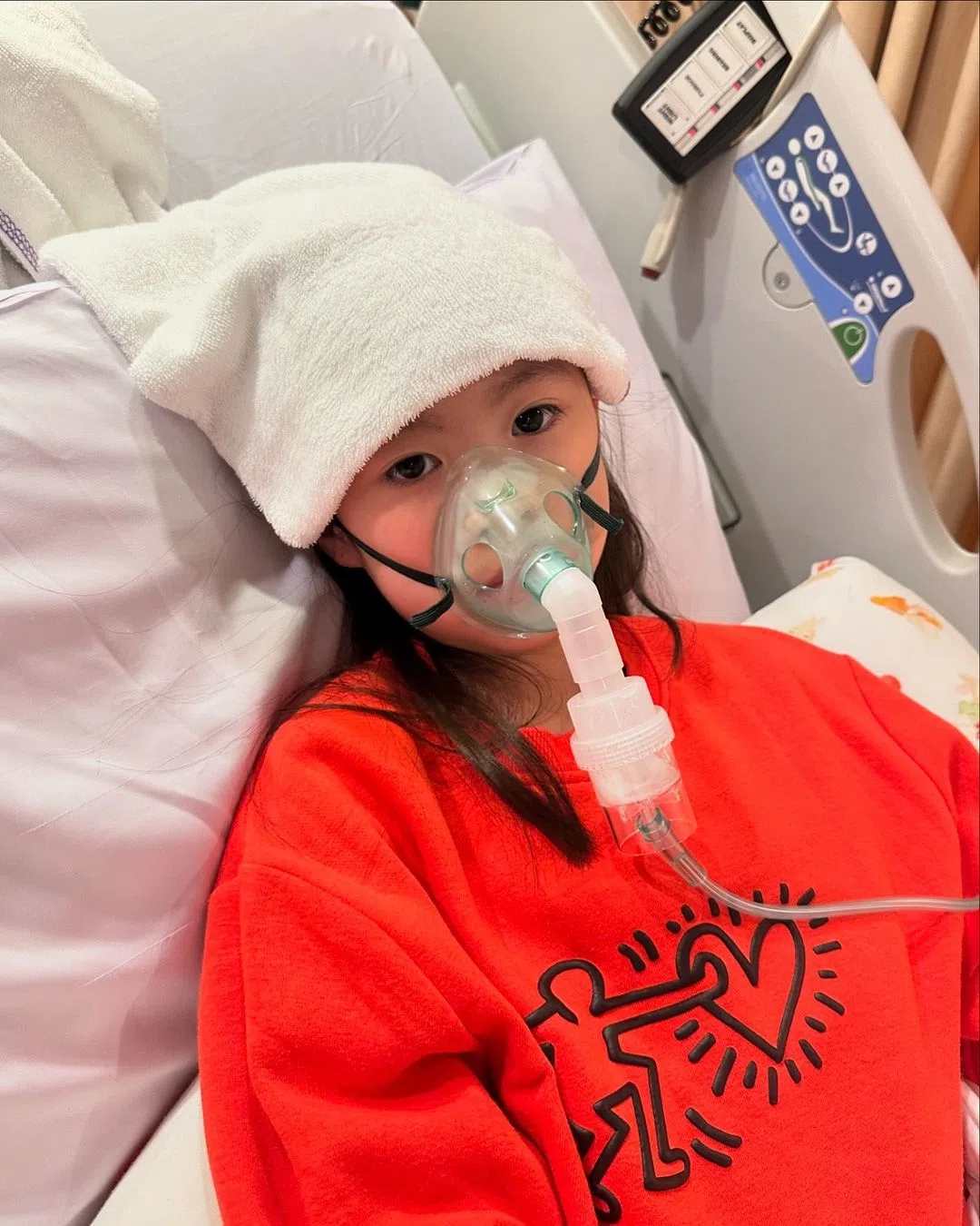 洪俊扬长女Azalea在6月假期时患上支气管炎和肺炎，住院五天。（取自杜蕙甹IG）
