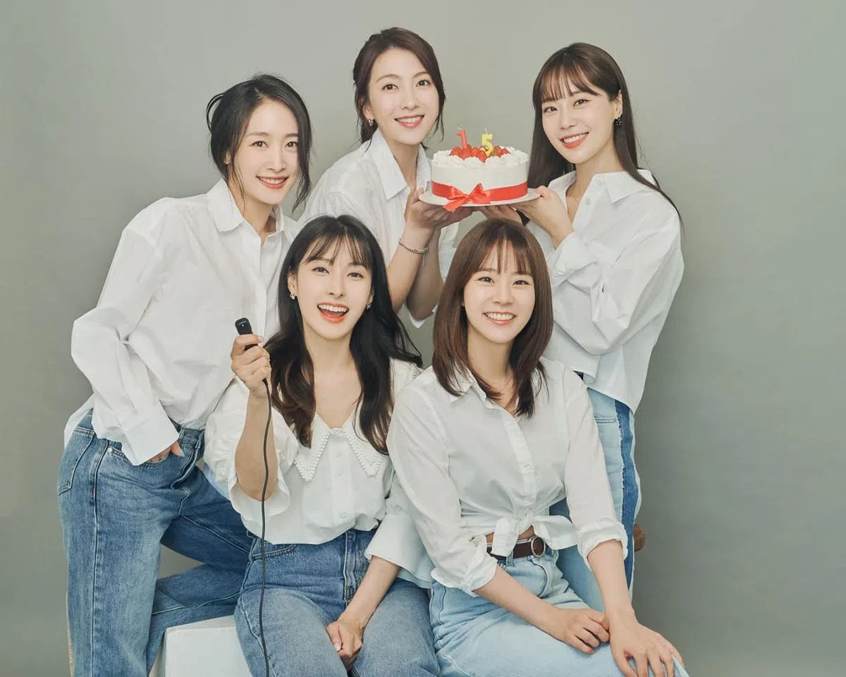 今年9月，成员们无预警晒出同框照。（取自成员Instagram）