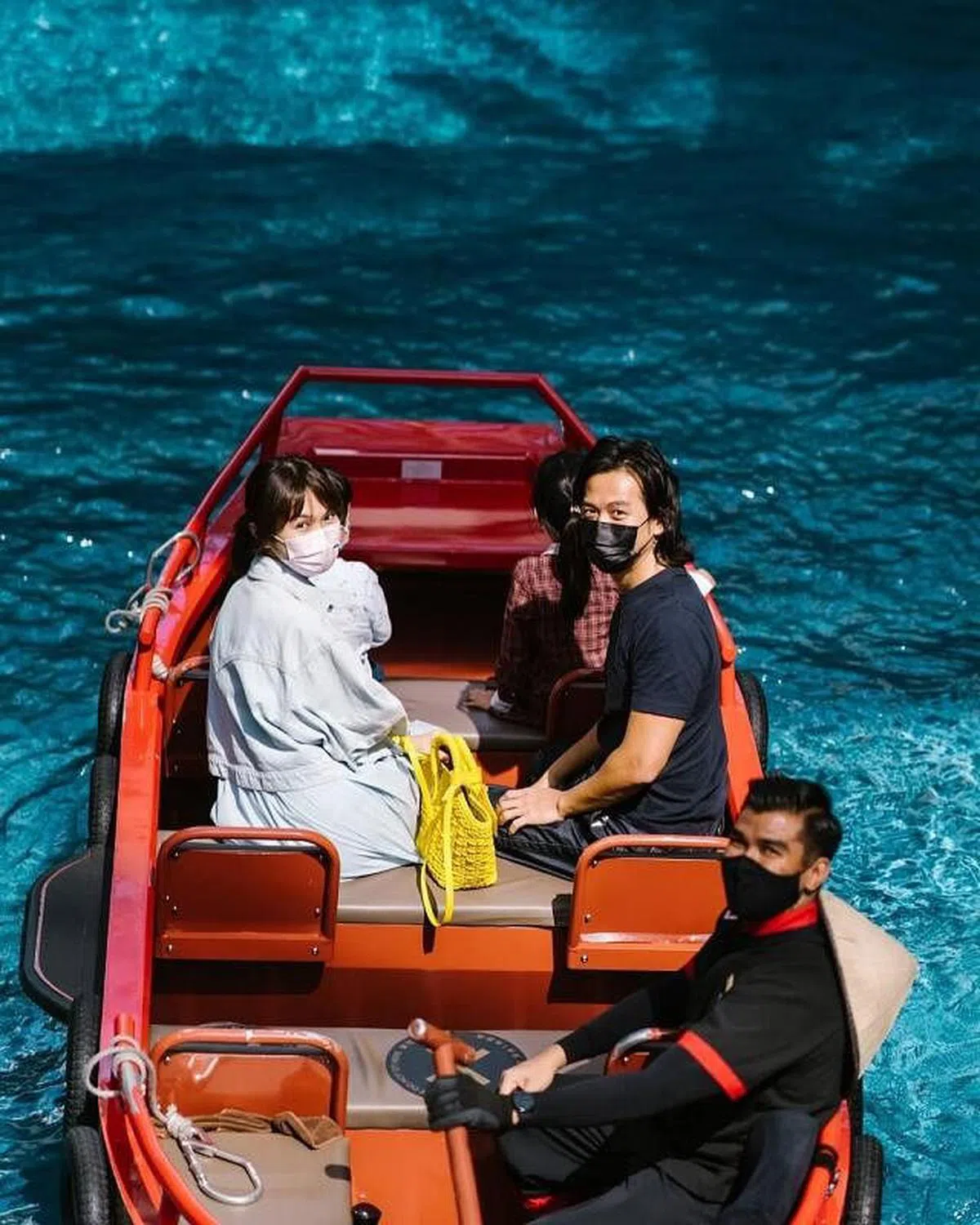 戚玉武一家游船。（网络）