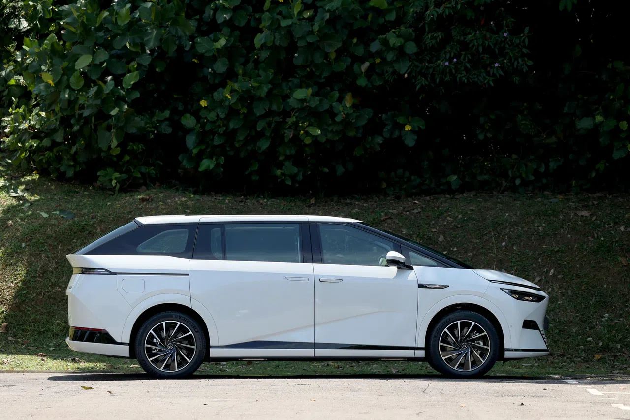 小鹏X9长度超过5米，由单电机驱动前轮。（龙国雄摄）