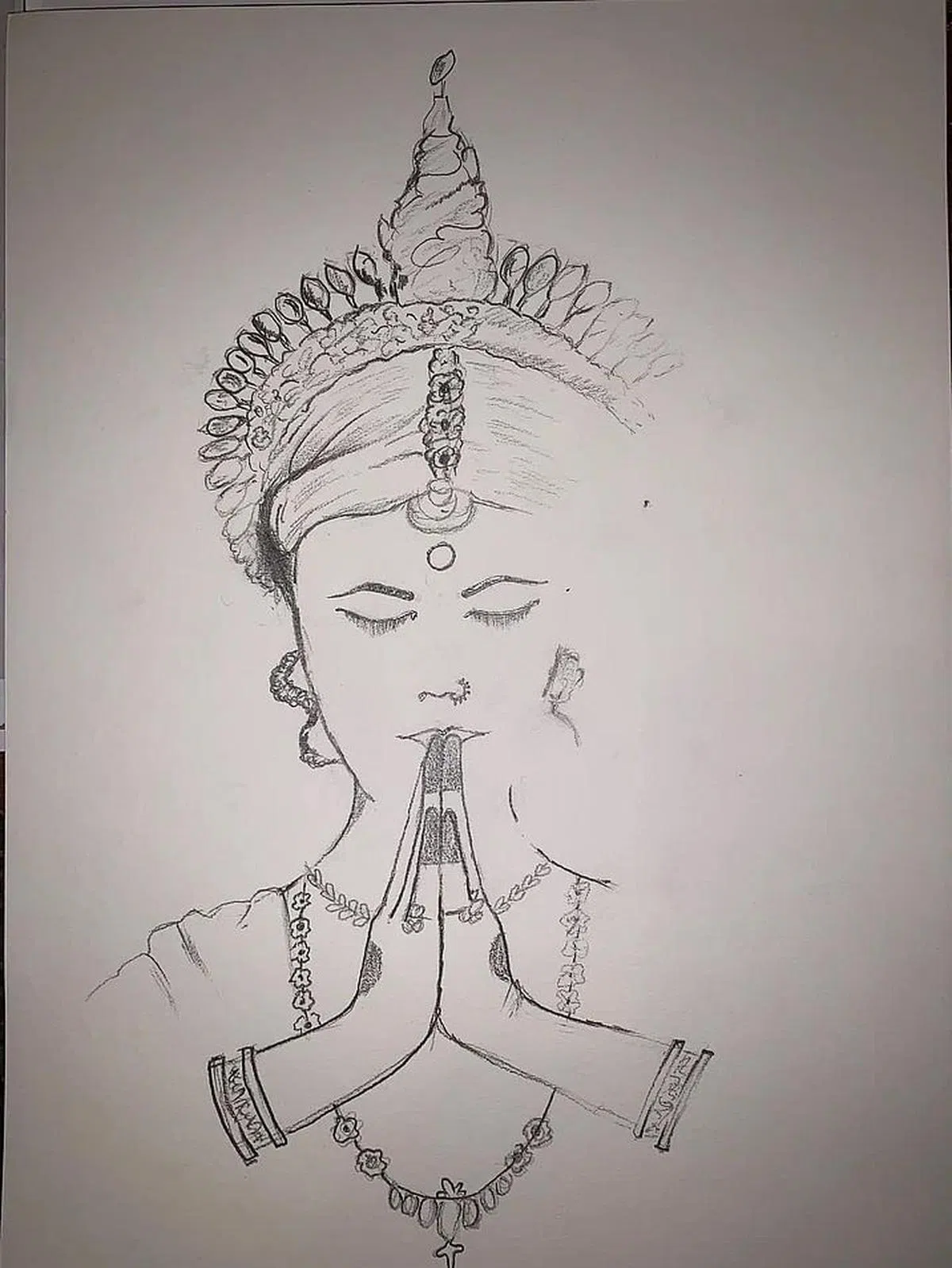 曼佐星喜欢用木炭或铅笔做人物素描。（第一通提供）