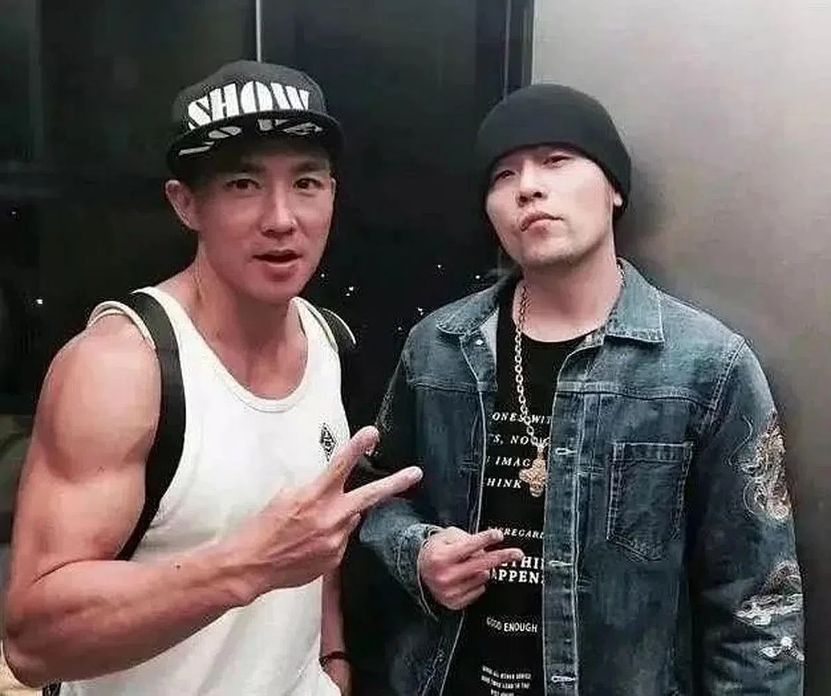 刘畊宏（左）曾在节目上提及周杰伦的病情。（图/互联网）