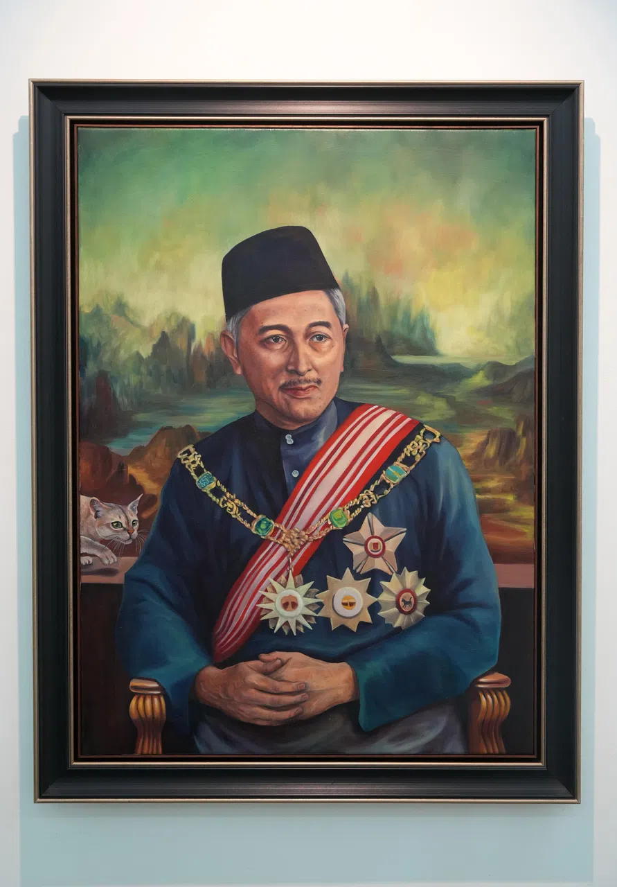 陈建伟画前总统尤索夫肖像画《父亲（Bapak）》。（谢智扬摄）