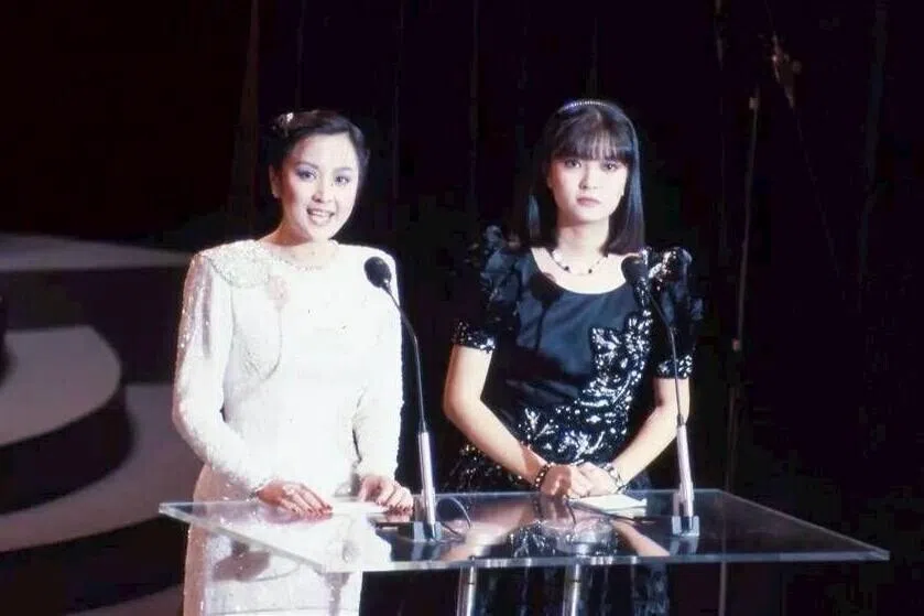 曾因联络不上甄珍心急如焚 银霞晒姐妹俩旧照 | 联合早报