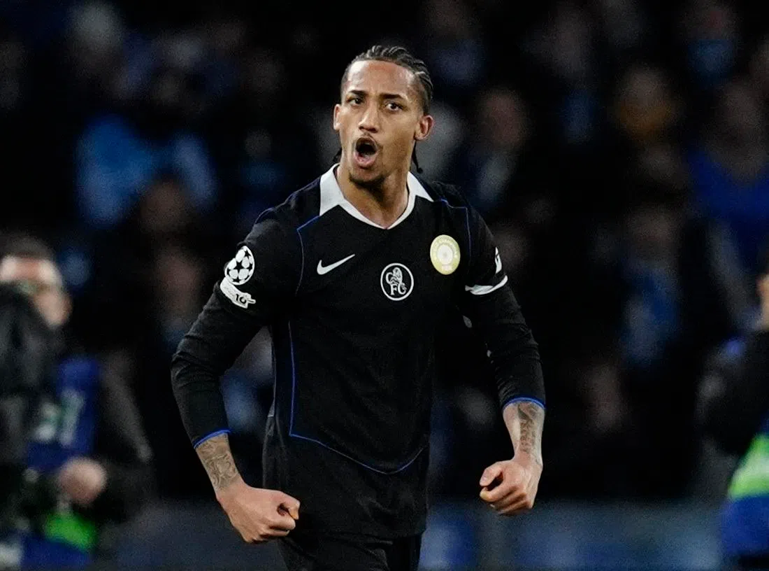 前锋佩德罗下半场的两球助切尔西逆转那波利，锁定前八位置。（路透社）