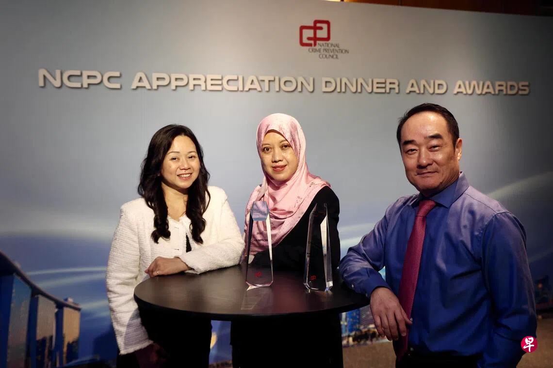 银行职员机警识破阻止老翁陷入购买五公斤黄金骗局| 联合早报