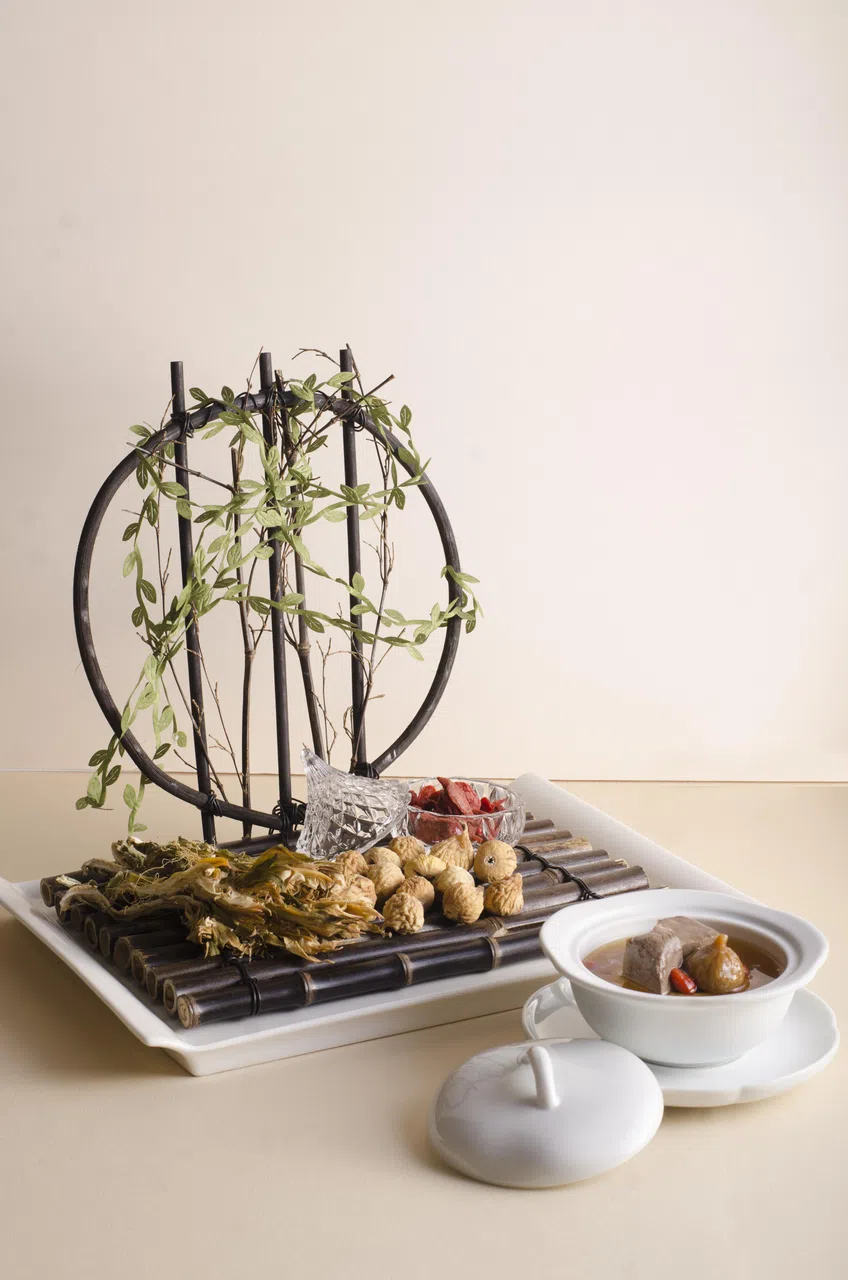 霸王花无花果炖荣生（即鸭肉）有无花果、鸭胸肉和枸杞，清润美味。（餐馆提供）