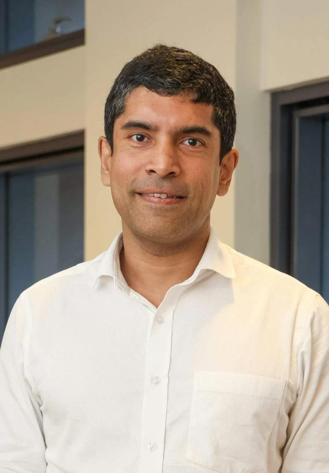 维凯：最让我印象深刻的是对失业者的额外帮助。副总理宣布将落实新计划帮助失业者，这是挺大的举措。（卓祾祎摄）