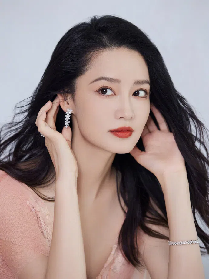 李沁的代表作品是《白鹿原》和《守望的天空》。（取自李沁微博）