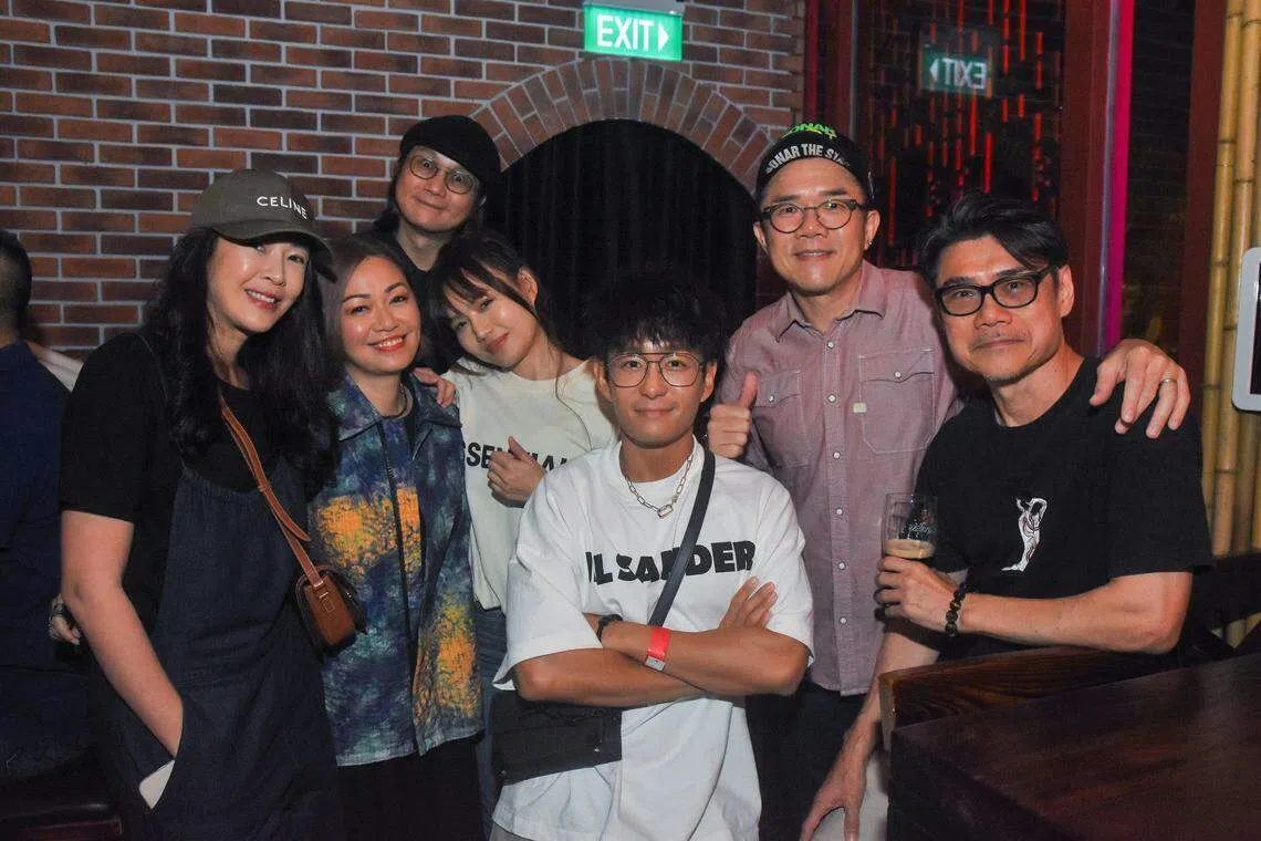 刘子绚（左起）、董姿彦、刘晋旭、文慧如、田铭耀、苏梽诚和电视人张龙敏到场祝贺。（林倛玉提供）