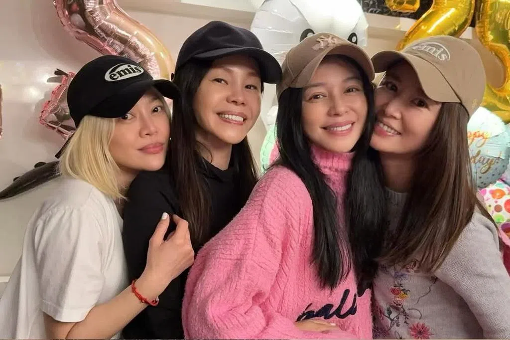 徐若瑄抗癌康复喜迎50岁 林心如彭佳慧到场同庆