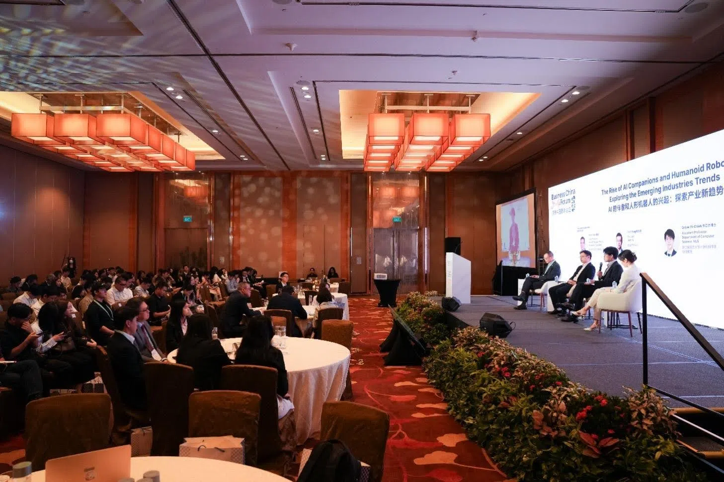 2025年通商中国青年论坛新加坡主会场共吸引近300人现场参与。（通商中国提供）