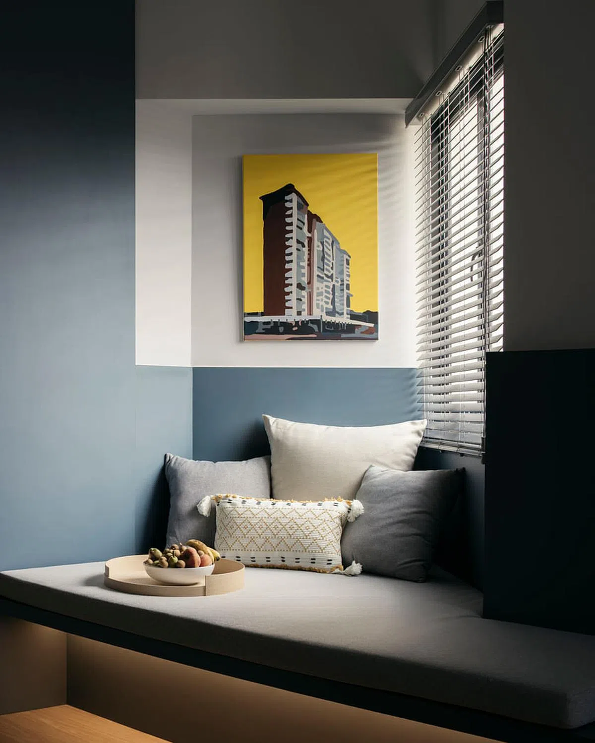 主卧室窗边的长椅是舒适的阅读角落。（Monocot Studio提供照片，Studio Periphery摄影）