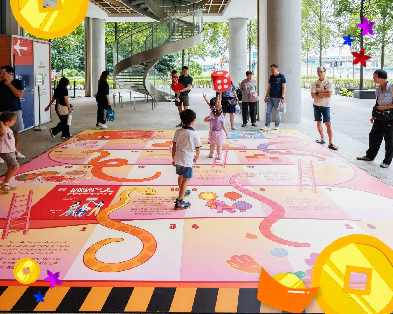 巨型蛇梯棋大人小孩都喜欢。（新加坡华族文化中心脸书）