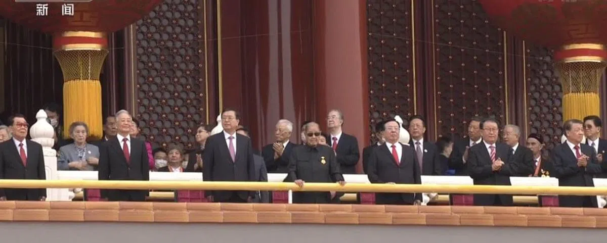 已过百岁的中共原政治局常委宋平（左四）出现在庆典上倍受瞩目。（视频截取）