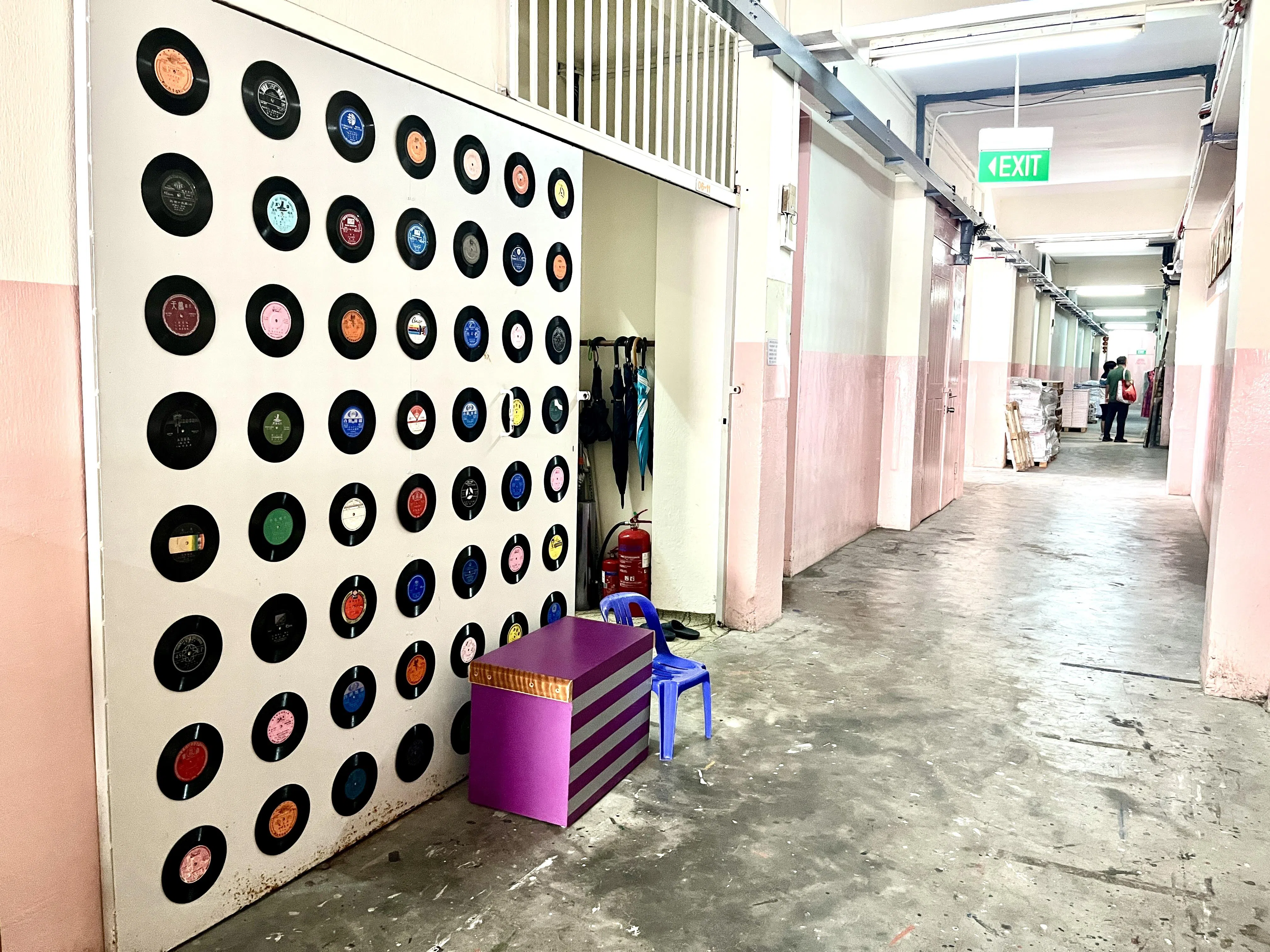 黑胶唱片行Red Point Record Warehouse，能找到卡带、CD和旧音响。（陈映蓁摄）