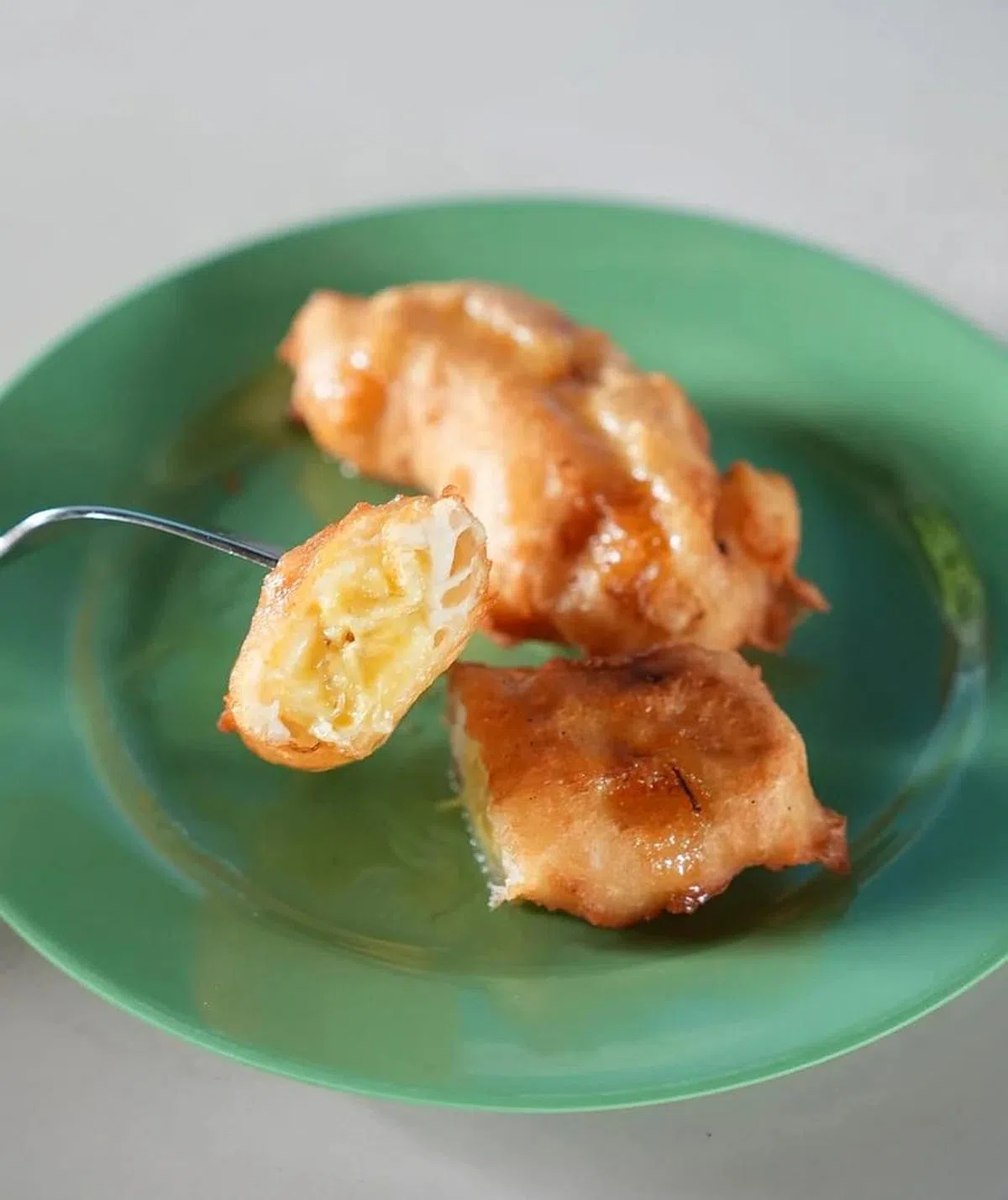 蜜糖炸香蕉，外酥内软。（谢智扬摄）