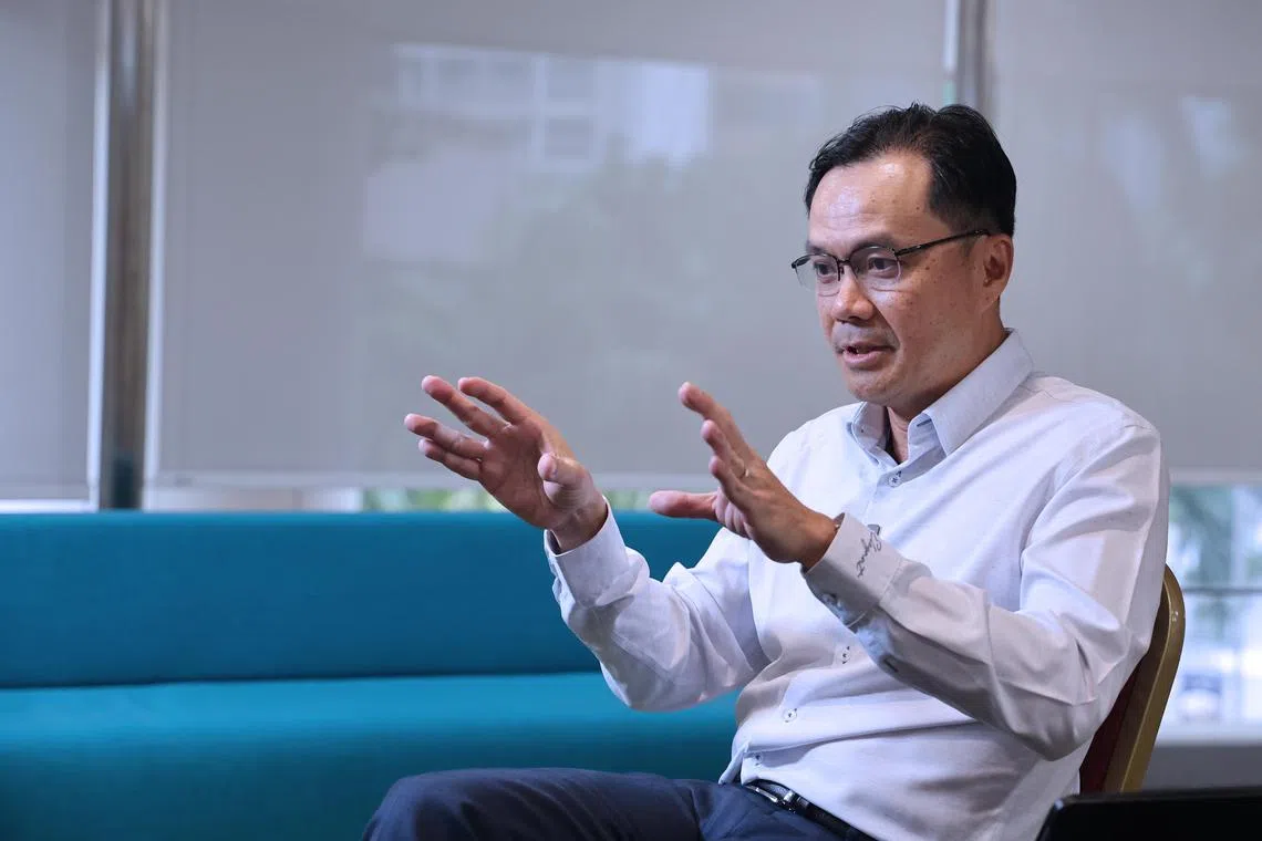 陈志荣去年5月接棒掌管食品局，他之前是经济发展局执行副总裁，负责监管行业发展、政策和规划等关键职务，有领导本地农业食品业发展的经验。（邬福梁摄）