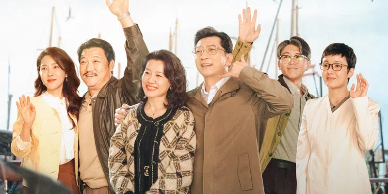 曾黎（左起）、贾冰、刘琳、田雨、李乃文和黄曼等好戏演员，扮演性格不同的家长。（互联网）