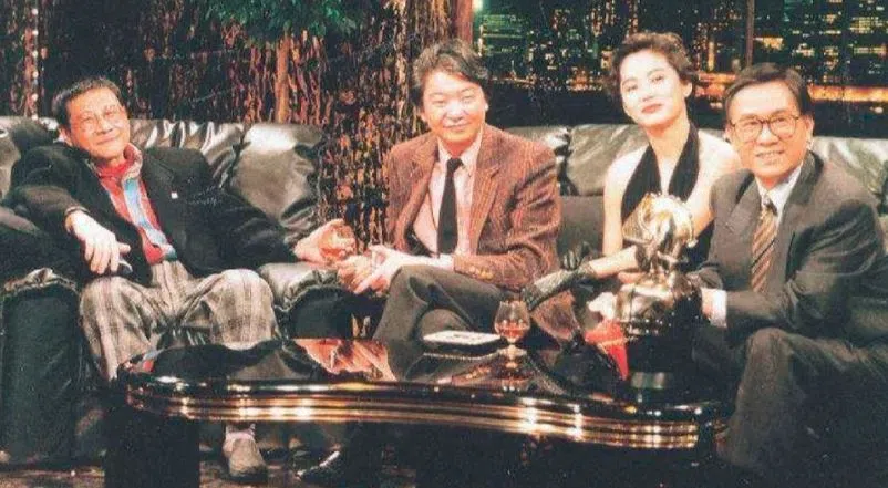 林青霞（右二）上《今夜不设防》接受倪匡（左起）、蔡澜与黄霑访问。