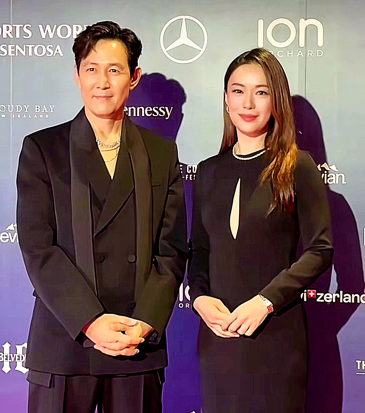 林慧玲（右）在IG分享跟李政宰合影时互动的视频。（截图自林慧玲IG）