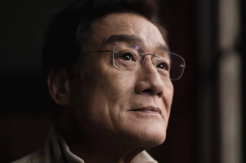 昔日摆地摊糊口 梁家辉：他们来抓我们就逃