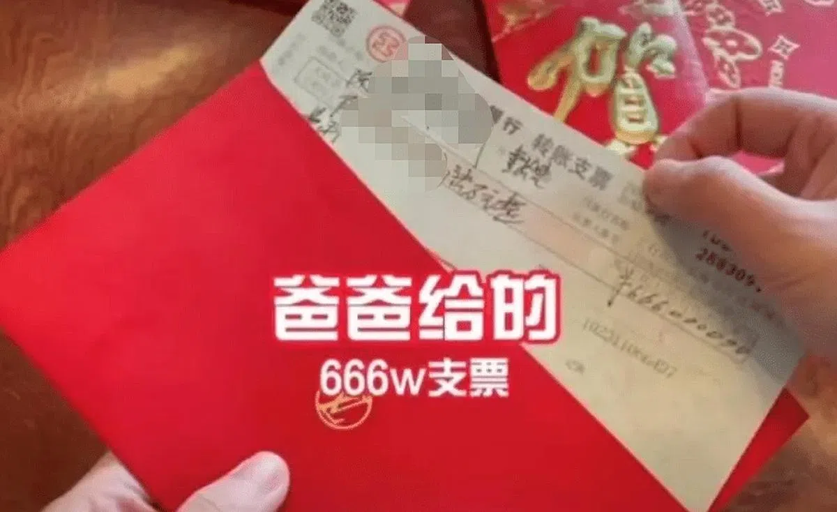 网红佛媛“chanchan”自称爸爸给了666万人民币支票为她贺新年，但被网民戳破是废票。（互联网）