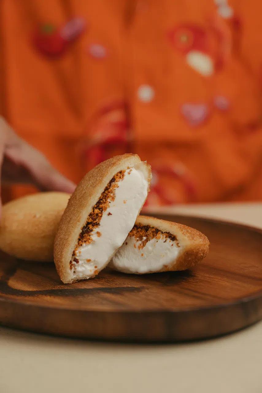 麦片虾米炸雪糕咸甜味交织，风味独特。（餐馆提供）
